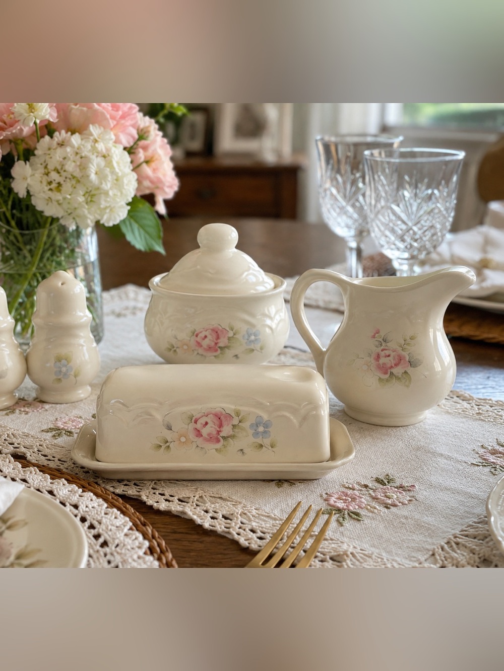 Pfaltzgraff Tea Rose 10 Ounce  Creamer / Cream Pitcher Pink Roses Vintage